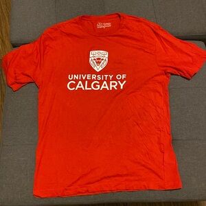 University of Calgary Dinos College Red Short Sleeve T-Shirt Men’s Size Large